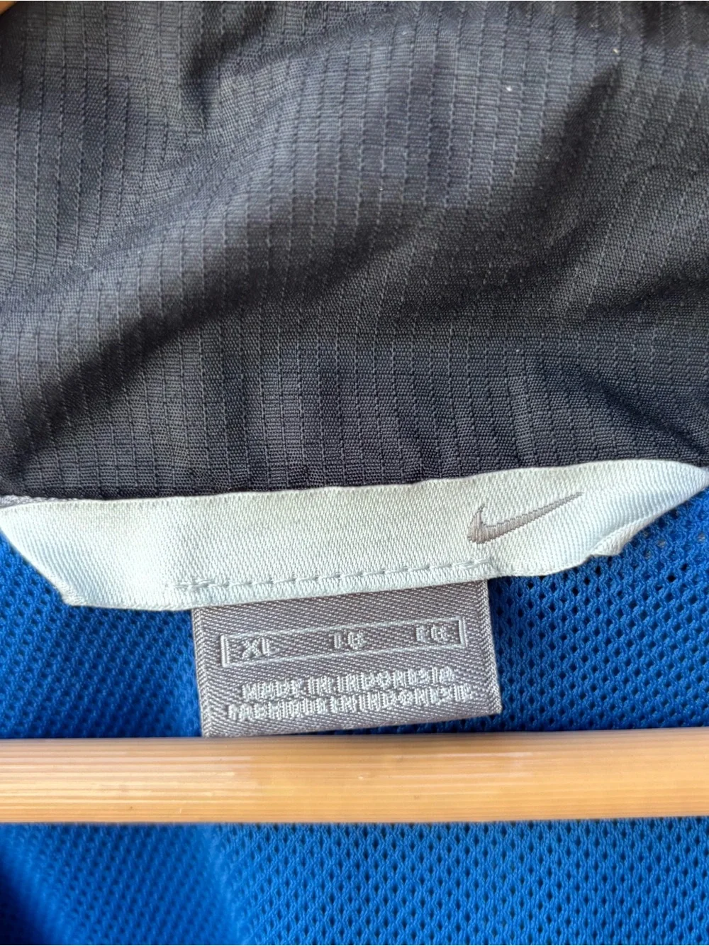 Vintage Nike Blue Black Windbreaker Unisex XL Jacket Embroidered